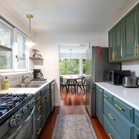 Berkshire Vacation Rentals: Great Barrington Walkable To Lake And Town